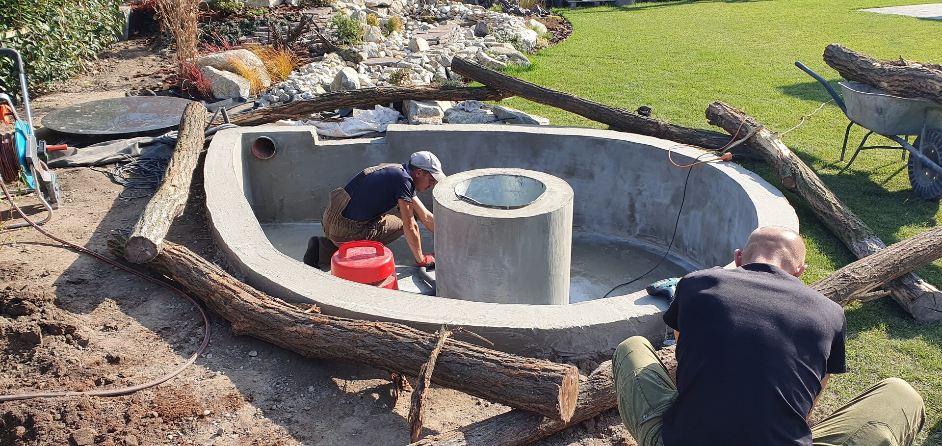 Okrasné jazierko a vodopád – Okrasne Jazierko A Vodopad Hruba Borsa