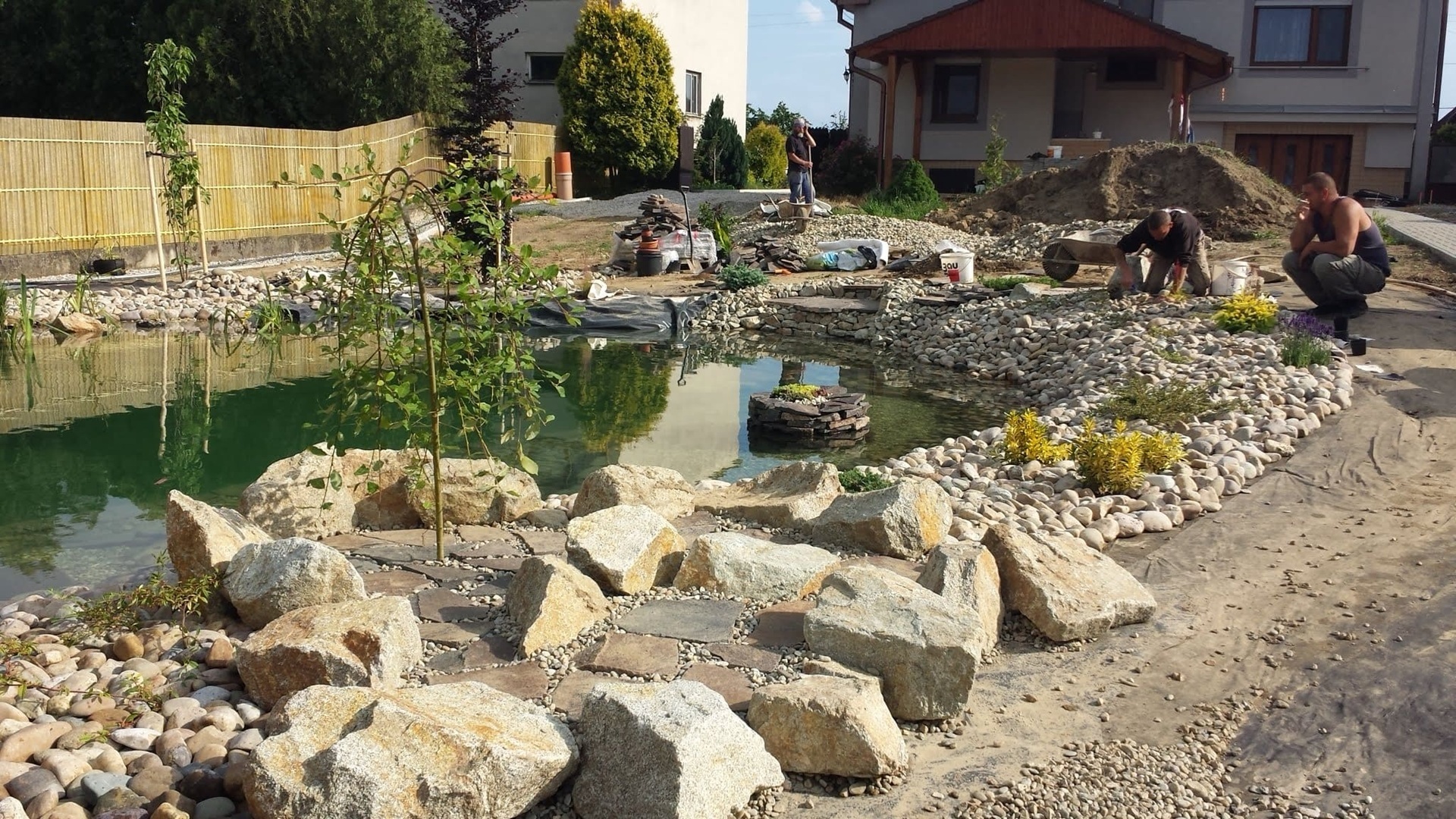 Okrasné jazierko a vodopád – Okrasne Jazierko A Vodopad Vysoka Pri Morave