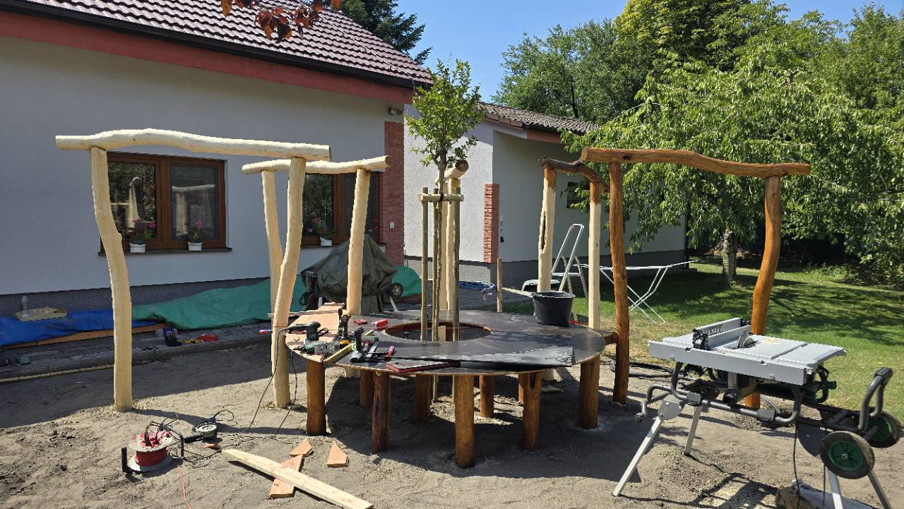 Terasa a záhradná drevostavba – Zahradna Drevostavba Montaz Kruhovej Plosiny
