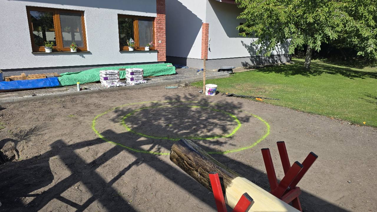 Terasa a záhradná drevostavba – Zahradna Drevostavba Vytycenie Kruhovej Plosiny